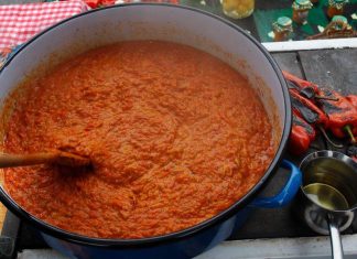 MAKEDONSKI AJVAR KOJI SE PRENOSI S KOLJENA NA KOLJENO: Recept za savršenu zimnicu koja osvaja na prvi zalogaj MAKEDONSKI AJVAR KOJI SE PRENOSI S KOLJENA NA KOLJENO: Recept za savršenu zimnicu koja osvaja na prvi zalogaj