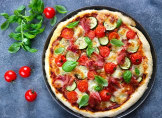 PIZZA BEZ BRAŠNA I KVASCA: Ovaj fit recept gotov je za nekoliko minuta, a pun je proteina! PIZZA BEZ BRAŠNA I KVASCA: Ovaj fit recept gotov je za nekoliko minuta, a pun je proteina!