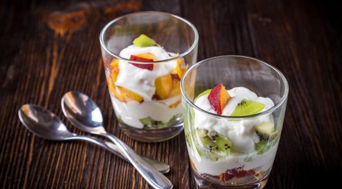 JESEN U ZDJELI! Ova voćna salata nestaje za nekoliko minuta JESEN U ZDJELI! Ova voćna salata nestaje za nekoliko minuta