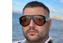 Jedan selfi, a hiljadu pitanja! Asmin se oglasio fotografijom s mora i ponovo zagolicao maštu javnosti…Gdje je Maja?? Jedan selfi, a hiljadu pitanja! Asmin se oglasio fotografijom s mora i ponovo zagolicao maštu javnosti...Gdje je Maja??