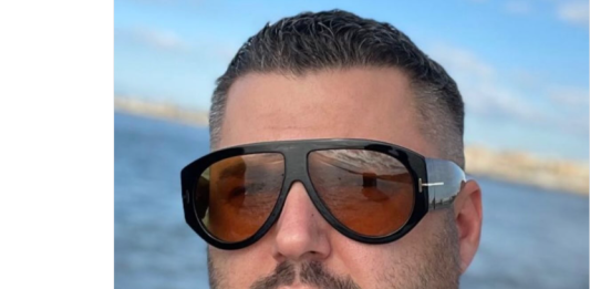 Jedan selfi, a hiljadu pitanja! Asmin se oglasio fotografijom s mora i ponovo zagolicao maštu javnosti...Gdje je Maja??