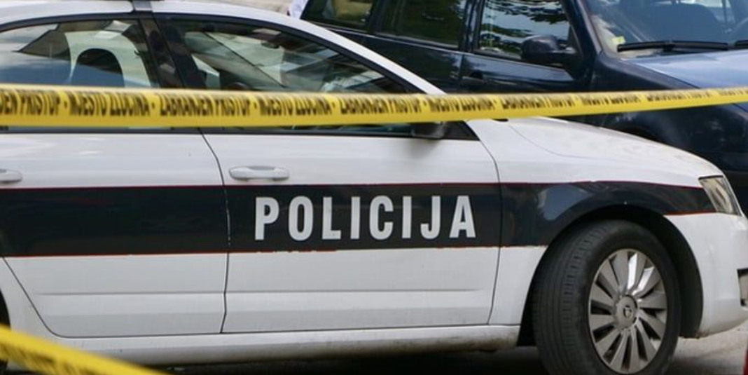 DRAMA U TUZLI! Djevojčica hladnim oružjem povrijedila dvije učenice! DRAMA U TUZLI! Djevojčica hladnim oružjem povrijedila dvije učenice!