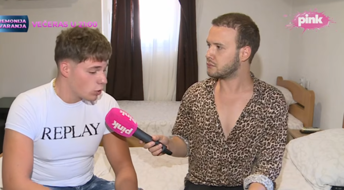 Mali Velja bacio oko na Anđelu Đuričić: „Ako mi se stvarno svidi, MUVAĆU JE!“ GASTOZ NA APARATIMA! (VIDEO) Mali Velja bacio oko na Anđelu Đuričić: „Ako mi se stvarno svidi, MUVAĆU JE!“ GASTOZ NA APARATIMA! (VIDEO)