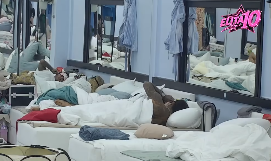 NISU MOGLI JEDNO BEZ DRUGOG! Aneli Ahmić i Filip Đukić spojili krevete u Eliti 10, prizor pokrenuo lavinu komentara NISU MOGLI JEDNO BEZ DRUGOG! Aneli Ahmić i Filip Đukić spojili krevete u Eliti 10, prizor pokrenuo lavinu komentara