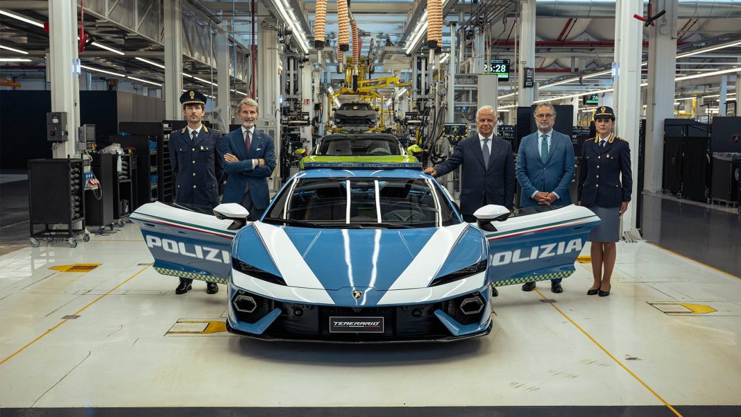 Supersportski auto kao spasilac Italijanska policija predstavila novi Lamborghini Temerario Polizia
