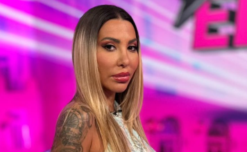NIJE JE ŠTEDJELA NI SEKUNDE! Zbog Cara sasula Aneli sve u lice, pa poručila: „Oprala je Maju“ NIJE JE ŠTEDJELA NI SEKUNDE! Zbog Cara sasula Aneli sve u lice, pa poručila: „Oprala je Maju“