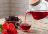 Čaj od hibiskusa: Prirodni napitak predivne boje koji može imati brojne koristi za zdravlje Čaj od hibiskusa: Prirodni napitak predivne boje koji može imati brojne koristi za zdravlje
