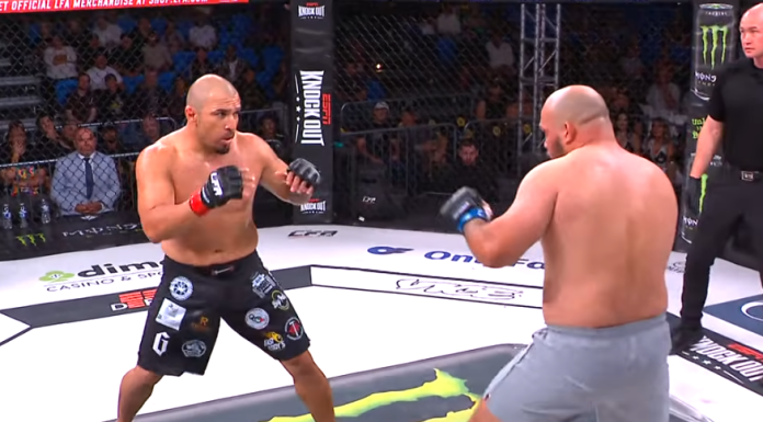 KAKAV PREOKRET! Bio je na ivici nokauta, a onda je jednim potezom ŠOKIRAO CIJELI MMA SVIJET! KAKAV PREOKRET! Bio je na ivici nokauta, a onda je jednim potezom ŠOKIRAO CIJELI MMA SVIJET!