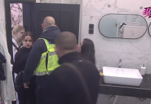 OBEZBEĐENJE ODMAH REAGOVALO! Stojin sin u žestokom okršaju s Jovanom Kosovac, poručio joj da mu se javi za 10 godina (VIDEO) OBEZBEĐENJE ODMAH REAGOVALO! Stojin sin u žestokom okršaju s Jovanom Kosovac, poručio joj da mu se javi za 10 godina (VIDEO)