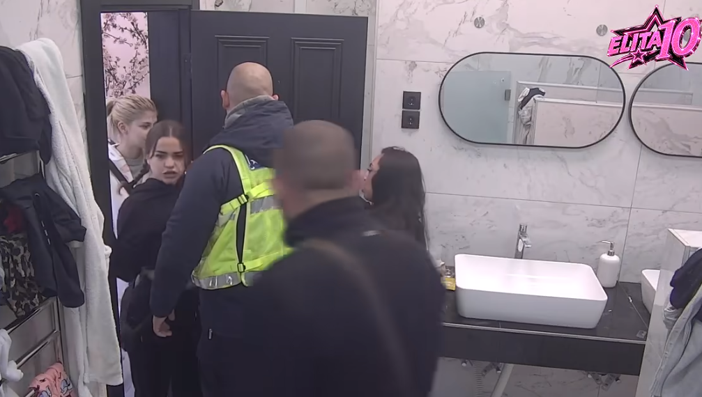 OBEZBEĐENJE ODMAH REAGOVALO! Stojin sin u žestokom okršaju s Jovanom Kosovac, poručio joj da mu se javi za 10 godina (VIDEO) OBEZBEĐENJE ODMAH REAGOVALO! Stojin sin u žestokom okršaju s Jovanom Kosovac, poručio joj da mu se javi za 10 godina (VIDEO)